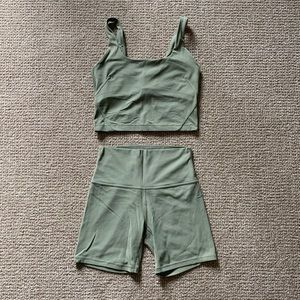 Sage green lulu set!!